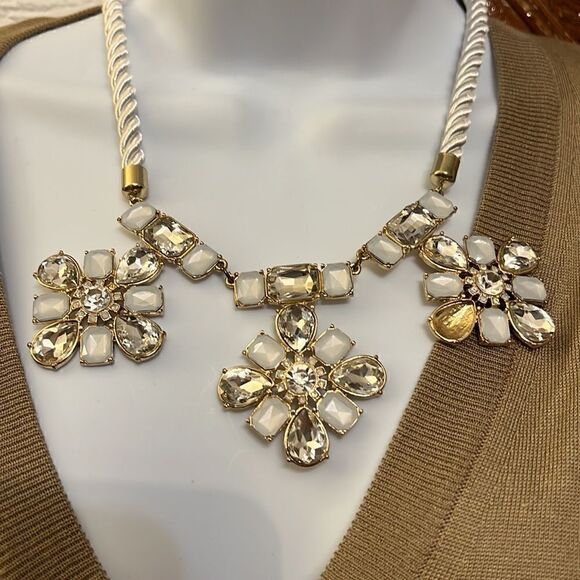 Costume necklace   - Picture 2 of 5